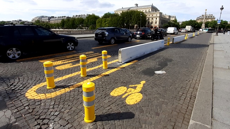 Pop-up cycle lanes in Paris
