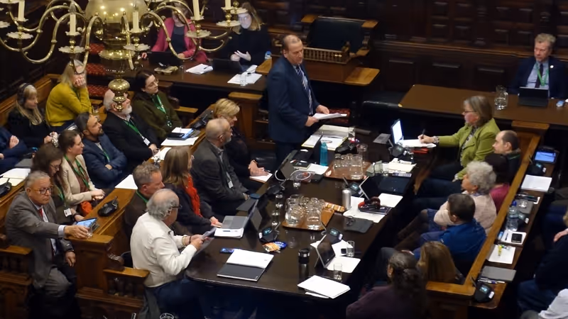 Phil Bialyk speaking at Exeter City Council 13 January 2026 Guildhall meeting